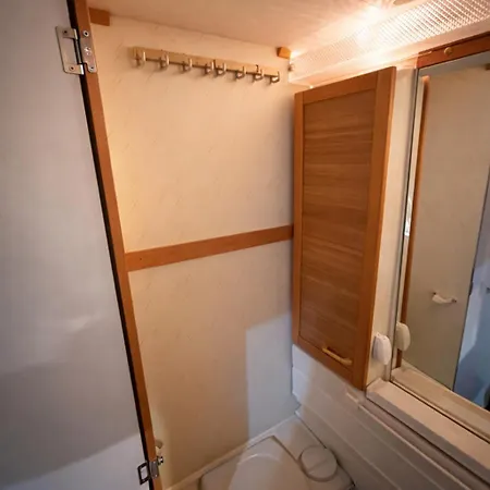 Stunning Summer Caravan In Sommarøy