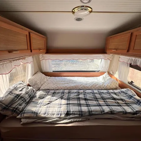 Stunning Summer Caravan In Sommarøy Campingplasser