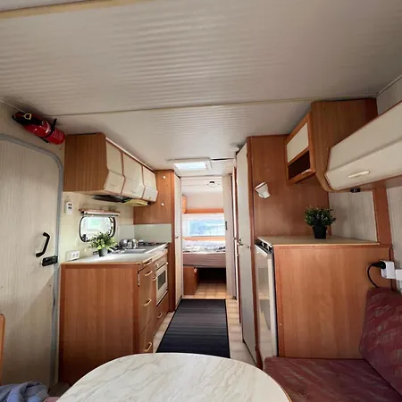 Stunning Summer Caravan In Sommarøy