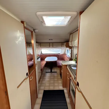 Stunning Summer Caravan In Sommarøy